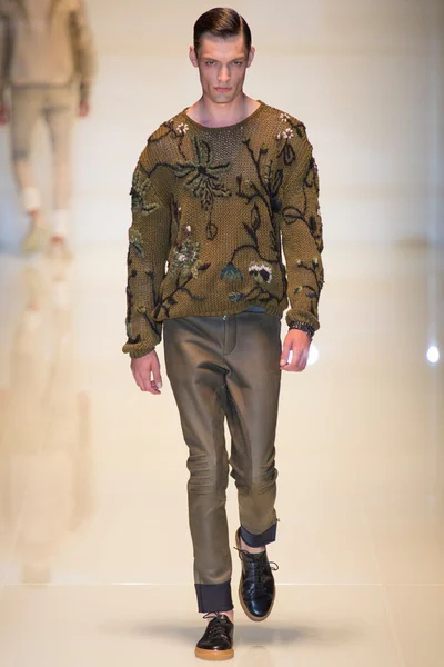 Look 18